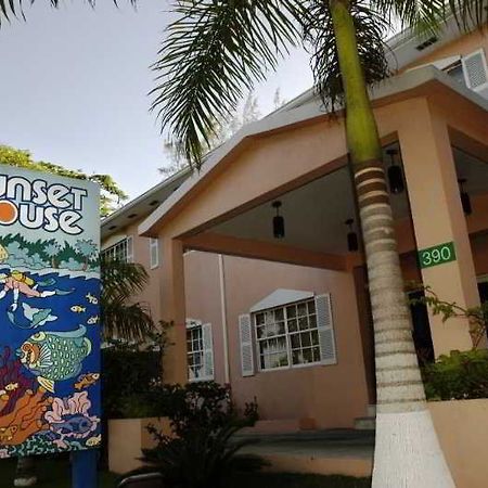 Sunset House Hotell George Town Exteriör bild